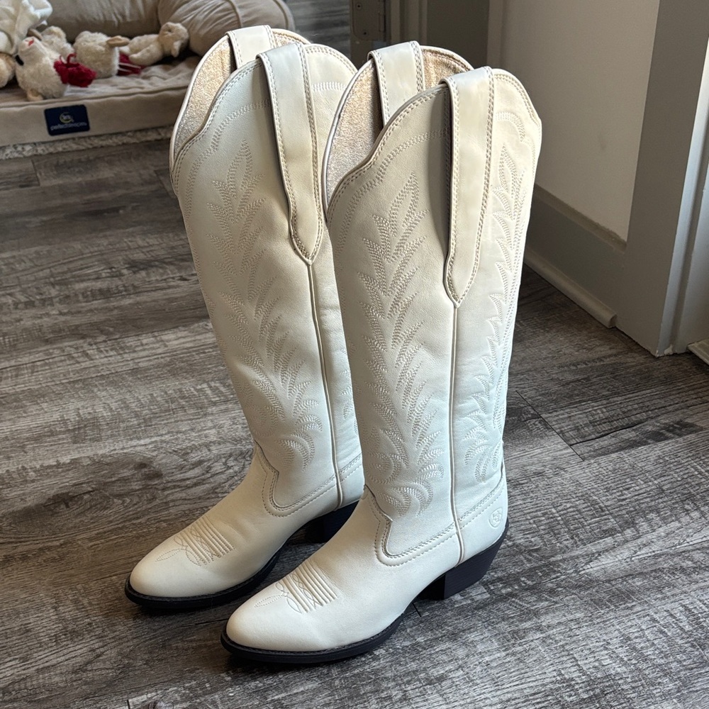Ariat Cream Heeled Cowboy Boots